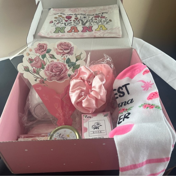 Nana Pink Floral Gift Set - Picture 2 of 9